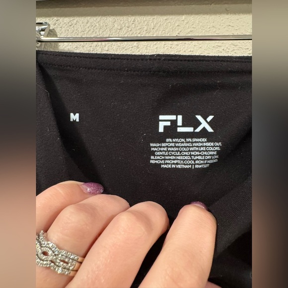 Women's FLX High-Rise Affirmation 7/8 Pocket Leggings - Picture 5 of 6